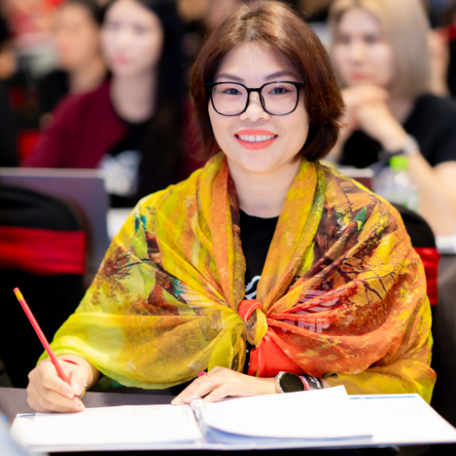 Khi Chiếc Áo Giáp Mạnh Mẽ Trở Thành Nhà Tù: Hành Trình Sống Đúng Trục Của Hồng Xiêm